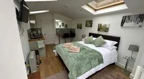 Little Hawthorns - Image 4