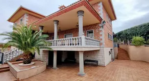 Preciosa villa para grupos grandes con piscina y BBQ - Image 3
