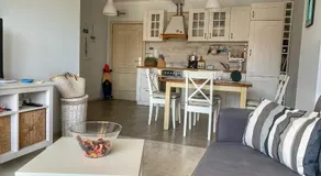 Charming Beach Holiday Apartment - Image 2
