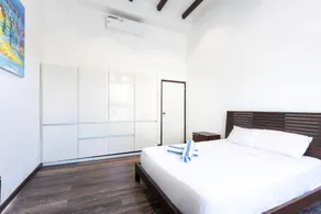 Sunshine Magnificently Bright 2BR Top City Centre Townhouse - Image 2