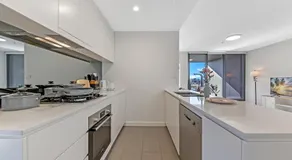 Fully equipped apartment in Rockdale - Image 4