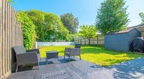 Sophisticated Home with Beautiful & Large Garden - Image 5