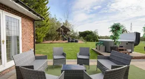 Deluxe 1 Bed Versace Hot Tub Sky TV Cinema Screen - Image 3
