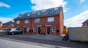 Luxury 5BDR with City Access, Free Parking and Wi-Fi - Image 3