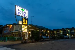 Fig Tree Motel - Image 4