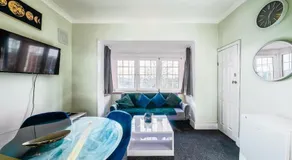 Convenient City Flat By Golden Service Accommodation Relocators Accommodation Wanstead - Image 2