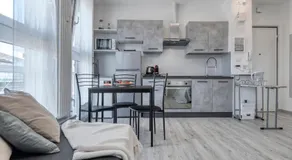 Front Station Apartment by DiffeRent - Image 2