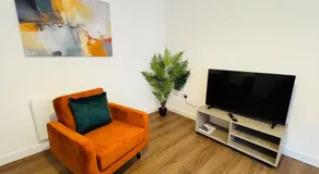 Well-Located 2-Bed Flat, Old Town - Image 5