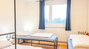 Unterkünfte für große und kleine Gruppen mit Waschmaschine, vollausgestatteter Küche - Image 2