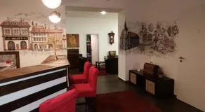 Vintage Downtown Rooms - Image 4