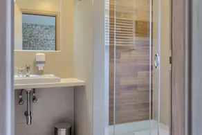 Superior Double Room with Balcony - Image 5