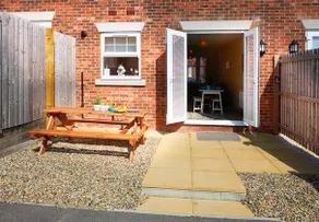 Beach Rest - Sleeps 5 great central location - Image 3