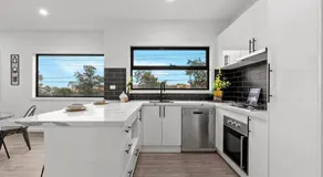 Modern 2BR Townhouse Preston Long Term Stays & Pet Friendly - Image 4