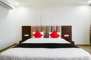 Capital O 70760 Hotel Grand 81 - Image 2