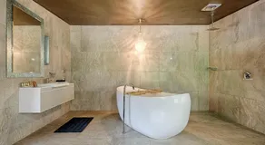 The Executive Suite - Image 2