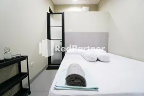 Tomang Gelong Guest House Syariah Mitra RedDoorz - Image 2