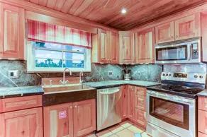 Ocean Ave Seaside Cottage - Image 4