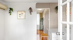 Comfy Double Room - Cozy and Well-Connected - Shared Bathroom - Image 3