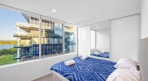 Lakefront Modern 2 BDR Apartment with 2 Parking Kingston - Image 2