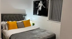 3 bedroom Home in Nottingham - Image 2