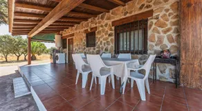 Cabaña pet-friendly con piscina y patio privado - Image 5