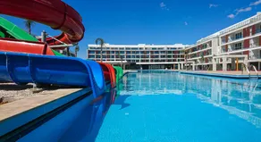 Courtyard Long Beach Holiday Resort - Image 3