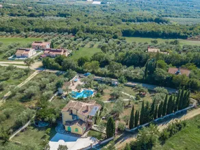 Quaint Holiday Home with Swimming Pool in Kaštelir - Image 2