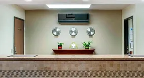 Budget Inn - Image 4