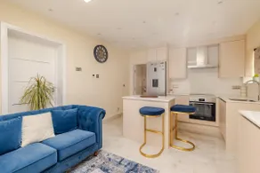 2 Bed Annexe in Surrey/Egham/near Heathrow/Windsor - Image 3