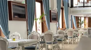 Astoria Grand Hotel - Image 5