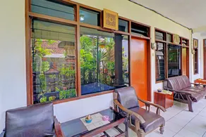 OYO 91971 Hotel Puri Sokasati - Image 4