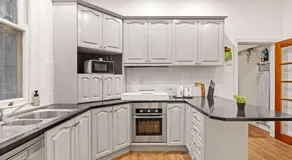 Kensington Double Room - Central & Affordable - Shared Bathroom & Kitchen - Image 5