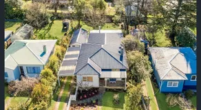 Spacious 3BR Katoomba Cottage King Bed, Fireplace, Child & Pet Friendly & Large Fully Fenced Backyard - Image 4