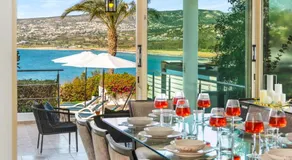 Beachfront Villa Mare with Jaccuzi and Infinity Pool - Image 5
