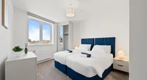 Luxury 2BR Staines 12 Mins to Heathrow & Thames - Image 2