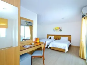 Kozy Inn - Image 4