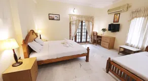 Metropolitan Serviced Villa - Image 2