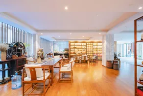 Hong Long Jing Hotel - Image 2