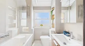 Stylish Mews House, Private Garden, Sleeps 4, Central Location - Image 2