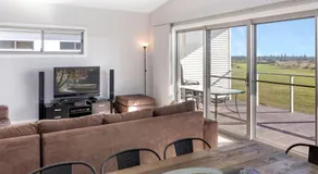 Tempo ausente - 50 Turnberry Drive - Image 2