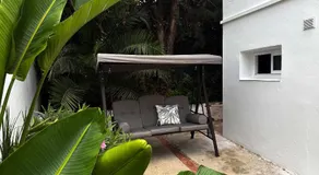 103 - Beachside Renovated 1BR apt w private garden - Image 4