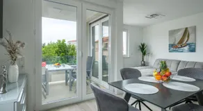 Apartamento totalmente equipado con terraza - Image 3