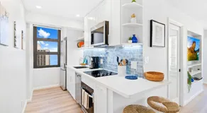 25th Floor Ocean View, Steps to Waikiki Beach, Free Parking - Image 3