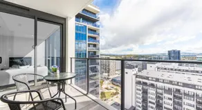 Sunny Woden Apt, Near Hospital, Mall w Parking - Image 4