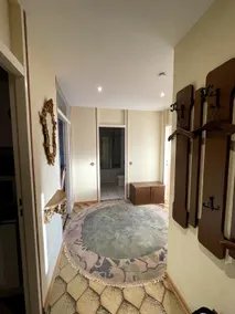 Zentrales Apartment für bis zu 6 Personen mit Balkon, Parkplatz, Waschmaschine & direkten Einkaufsmöglichkeiten - Image 4