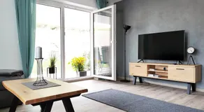 Merveilleux appartement adapté aux familles avec internet haut débit, terrasse et jardin | Vue ville - Image 2