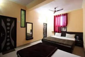 OYO 82496 Hotel Mansarovar Muskan Fatehabad Rd. - Image 1