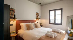 Philos Guesthouse - Image 2