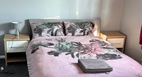 Cozy Private Double Room with Workspace & Garden View - Image 2