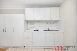 MetaWise BnB Contemporary Studio Steps from Rushcutters Bay 7 - Image 5